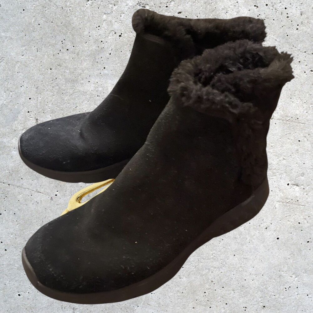 Skechers Women's On The Go Joy Bundle Boots Size 7 Black Suede Comfy Faux Fur